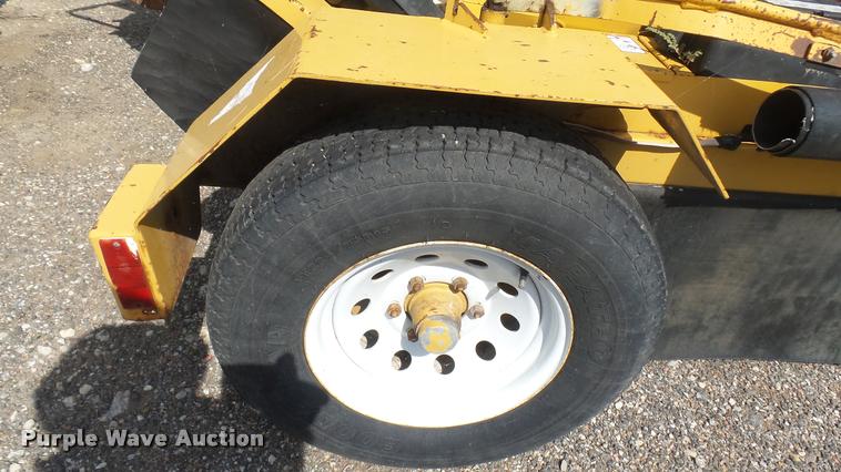 image for item DL9920 1997 Vermeer 672A stump grinder