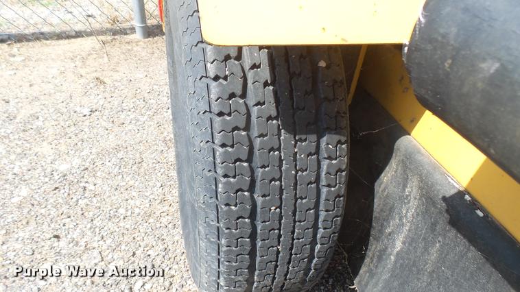 image for item DL9920 1997 Vermeer 672A stump grinder