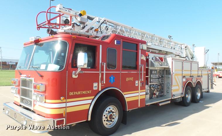 image for item L2266 2003 Pierce Quint ladder fire truck