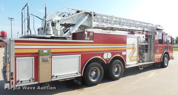 image for item L2266 2003 Pierce Quint ladder fire truck