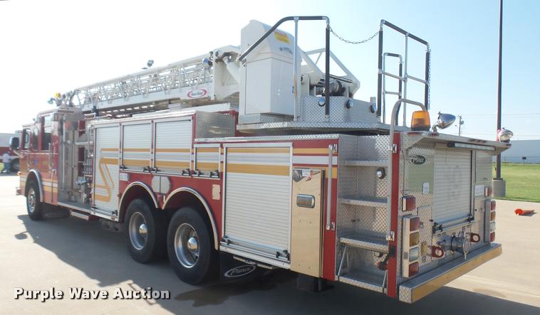 image for item L2266 2003 Pierce Quint ladder fire truck