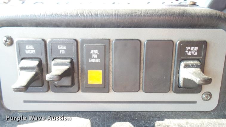 image for item L2266 2003 Pierce Quint ladder fire truck