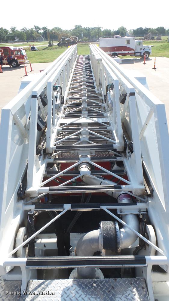 image for item L2266 2003 Pierce Quint ladder fire truck