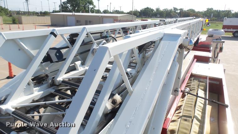 image for item L2266 2003 Pierce Quint ladder fire truck