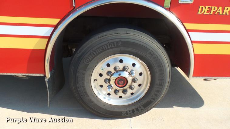 image for item L2266 2003 Pierce Quint ladder fire truck