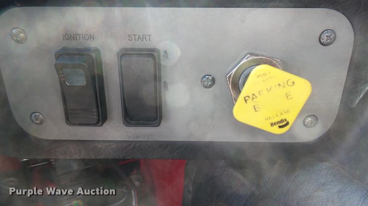 image for item L2267 2004 Pierce Quint ladder fire truck