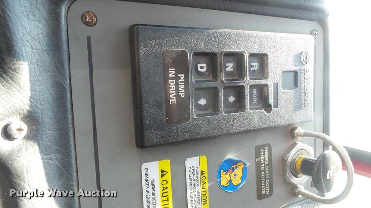 image for item L2267 2004 Pierce Quint ladder fire truck