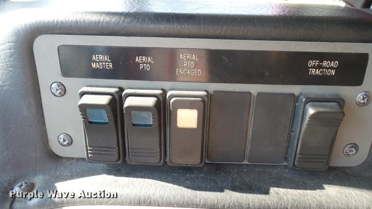 image for item L2267 2004 Pierce Quint ladder fire truck