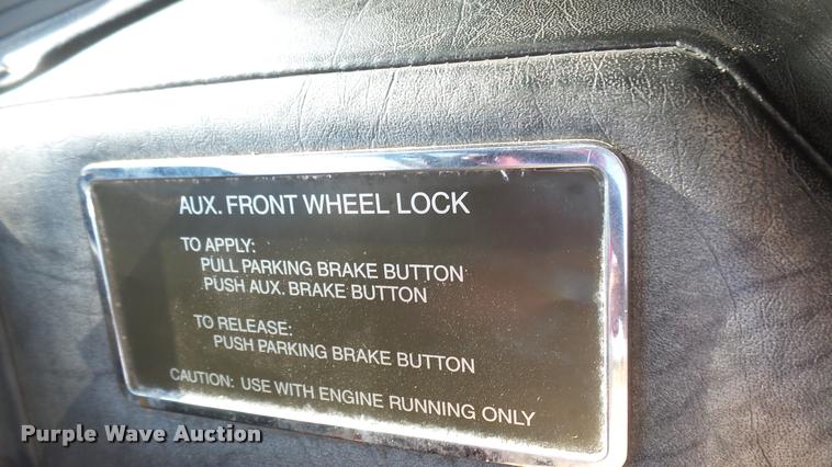 image for item L2267 2004 Pierce Quint ladder fire truck