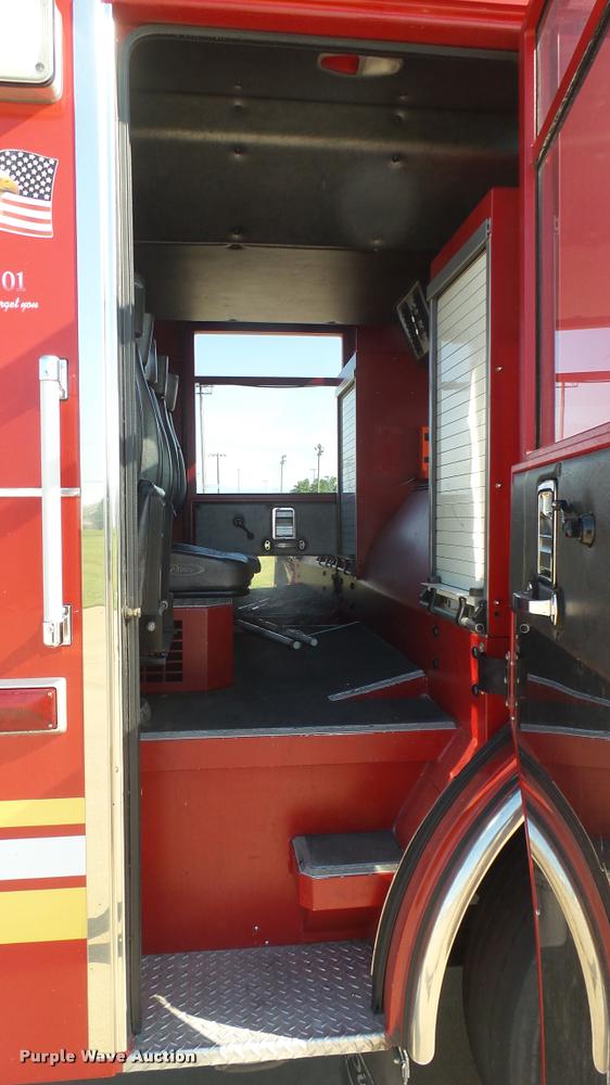 image for item L2267 2004 Pierce Quint ladder fire truck