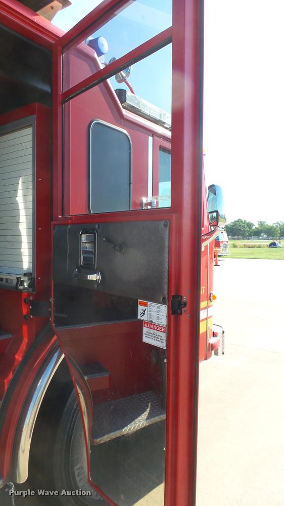 image for item L2267 2004 Pierce Quint ladder fire truck