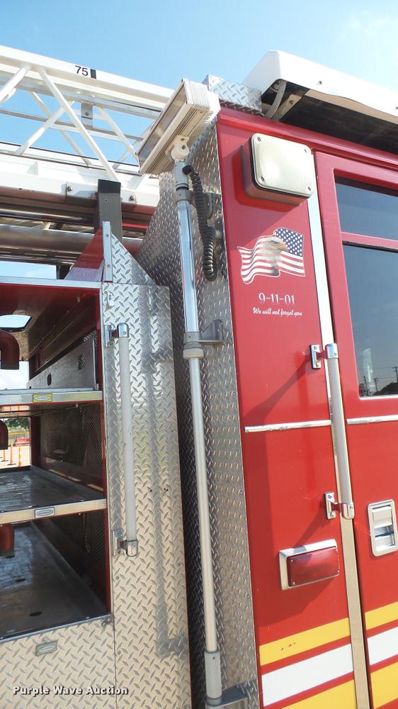 image for item L2267 2004 Pierce Quint ladder fire truck