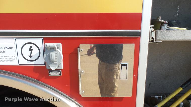 image for item L2267 2004 Pierce Quint ladder fire truck