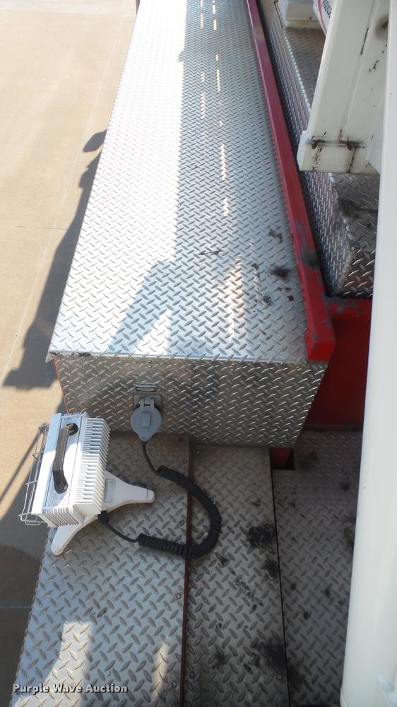 image for item L2267 2004 Pierce Quint ladder fire truck