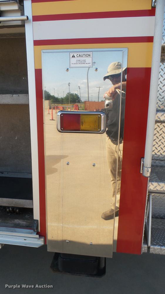 image for item L2267 2004 Pierce Quint ladder fire truck