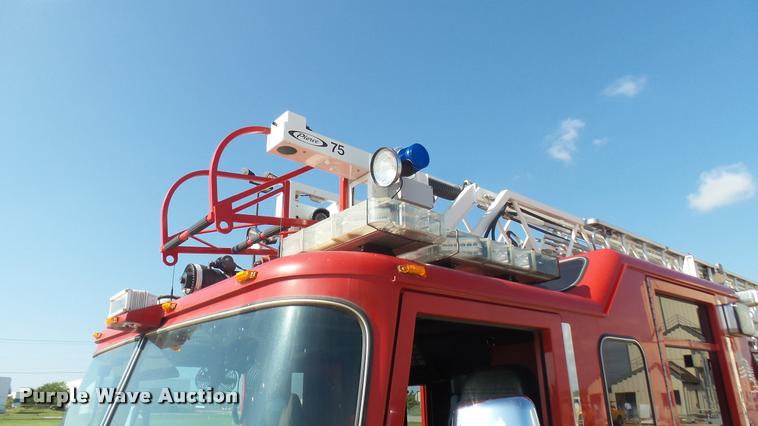 image for item L2267 2004 Pierce Quint ladder fire truck