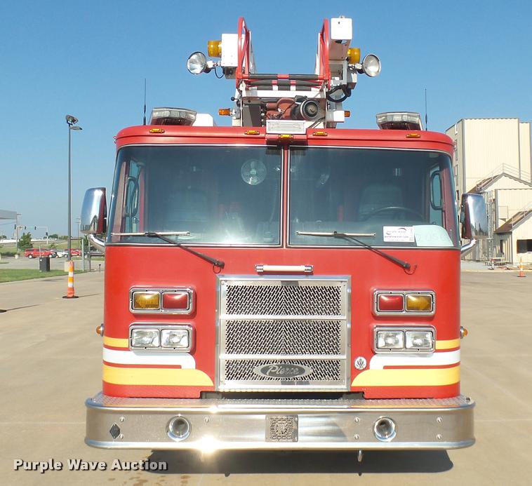 image for item L2268 2003 Pierce Quint ladder fire truck