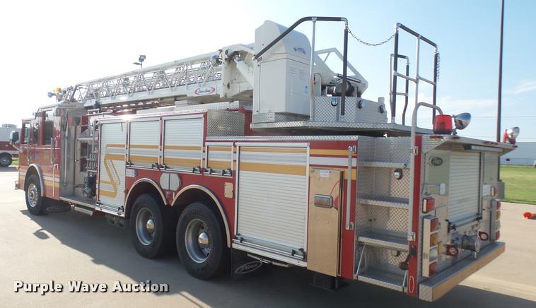 image for item L2268 2003 Pierce Quint ladder fire truck