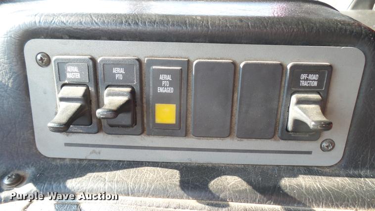 image for item L2268 2003 Pierce Quint ladder fire truck