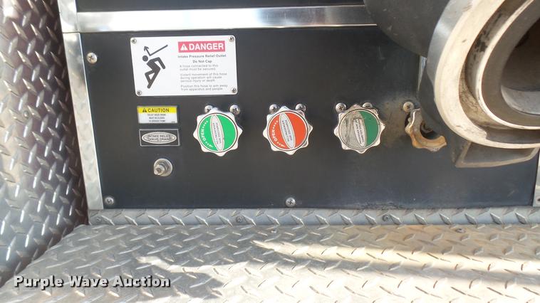 image for item L2268 2003 Pierce Quint ladder fire truck