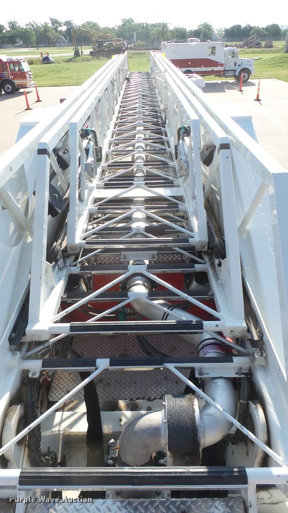 image for item L2268 2003 Pierce Quint ladder fire truck