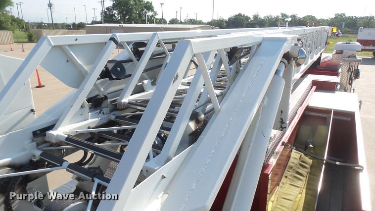 image for item L2268 2003 Pierce Quint ladder fire truck