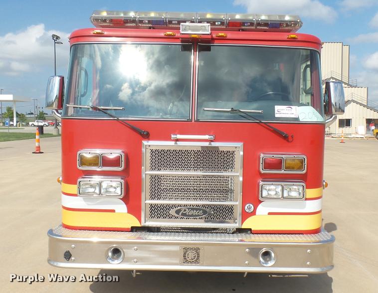 image for item L2269 2003 Pierce pumper fire truck