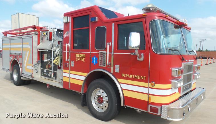 image for item L2269 2003 Pierce pumper fire truck