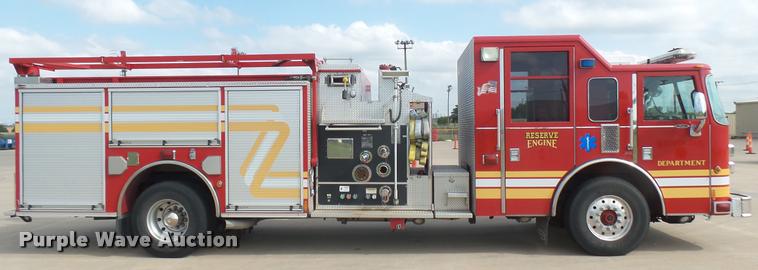 image for item L2269 2003 Pierce pumper fire truck