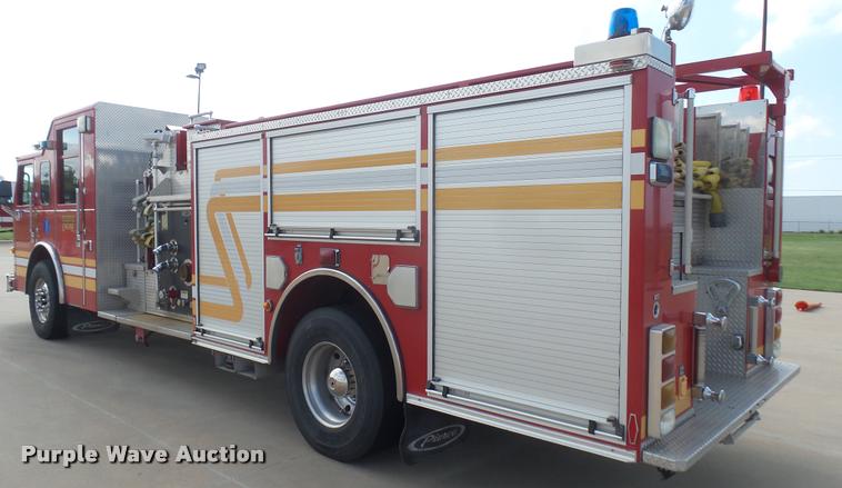 image for item L2269 2003 Pierce pumper fire truck