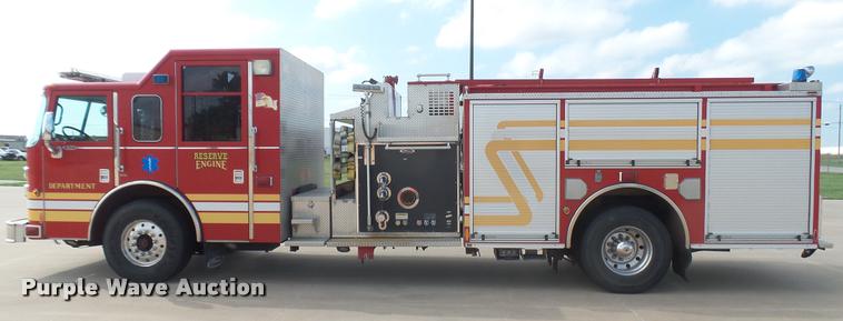 image for item L2269 2003 Pierce pumper fire truck