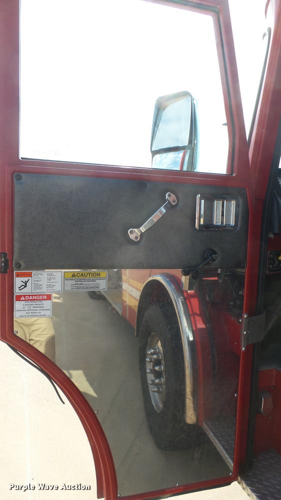 image for item L2269 2003 Pierce pumper fire truck