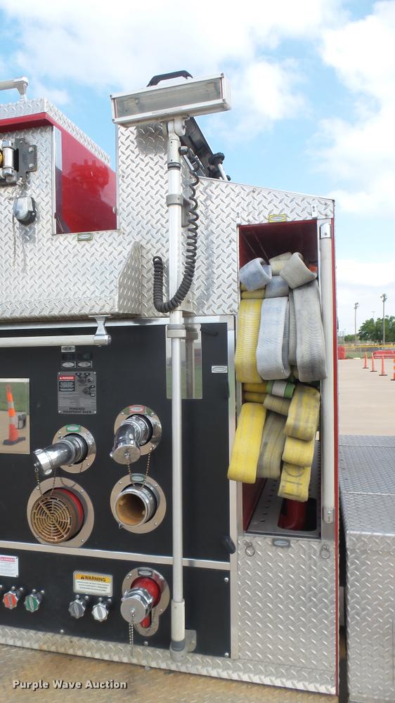 image for item L2269 2003 Pierce pumper fire truck