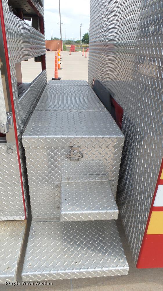 image for item L2269 2003 Pierce pumper fire truck