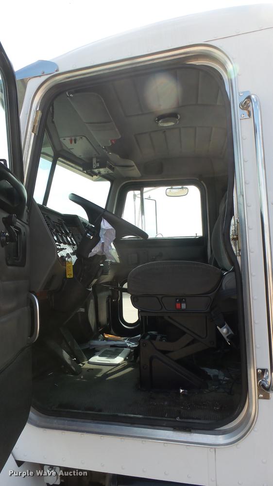 image for item L2270 2004 Peterbilt 330 rescue truck