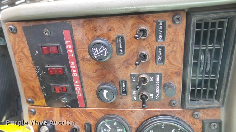 image for item L2270 2004 Peterbilt 330 rescue truck