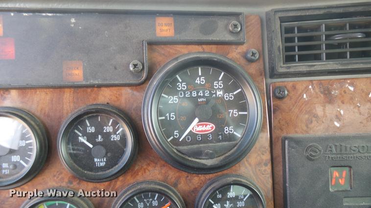 image for item L2270 2004 Peterbilt 330 rescue truck