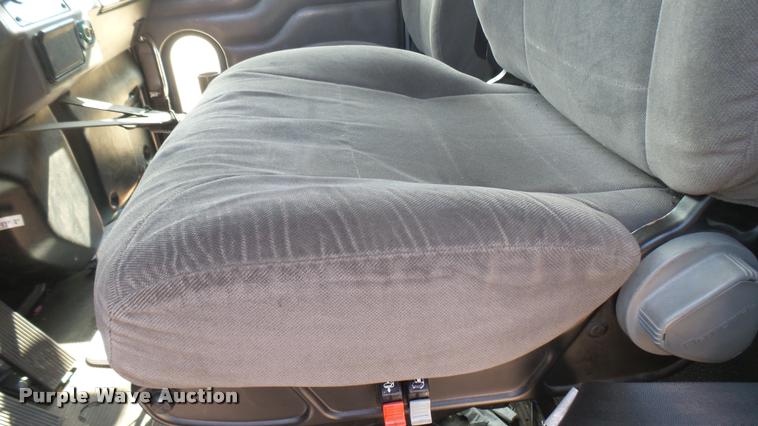 image for item L2270 2004 Peterbilt 330 rescue truck