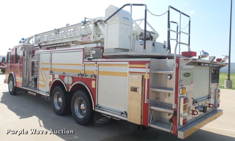 image for item L2271 2004 Pierce Quint ladder fire truck