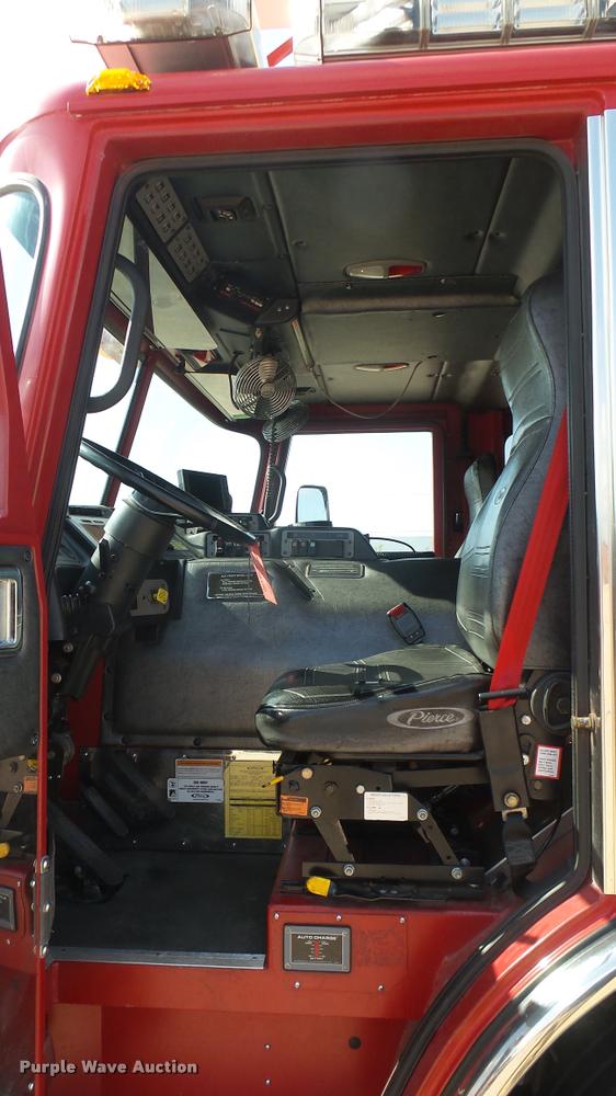 image for item L2271 2004 Pierce Quint ladder fire truck