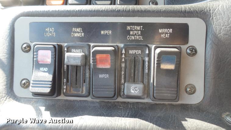 image for item L2271 2004 Pierce Quint ladder fire truck