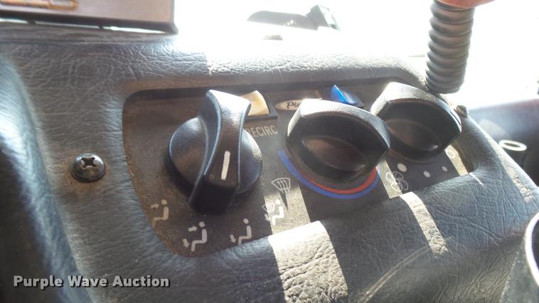 image for item L2271 2004 Pierce Quint ladder fire truck