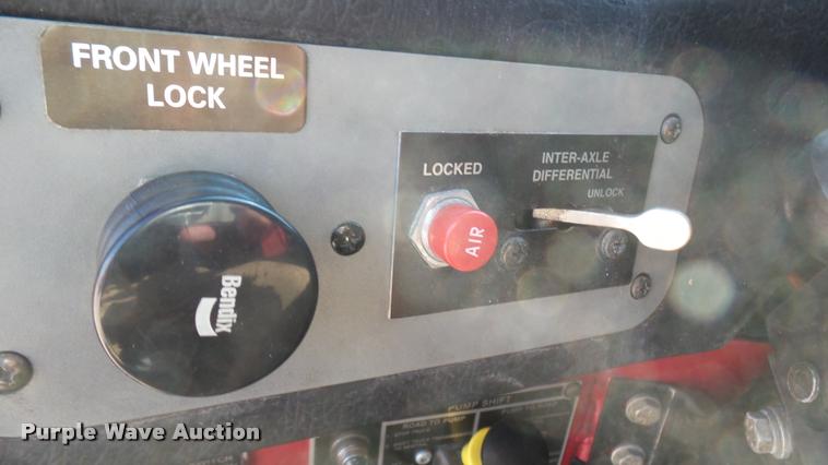 image for item L2271 2004 Pierce Quint ladder fire truck