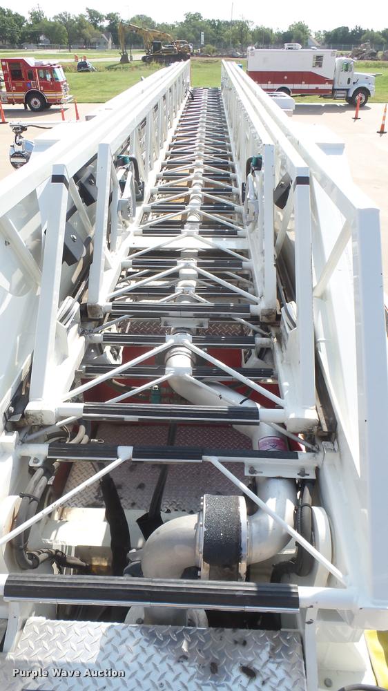 image for item L2271 2004 Pierce Quint ladder fire truck