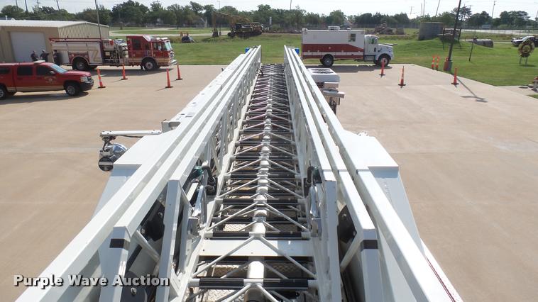 image for item L2271 2004 Pierce Quint ladder fire truck