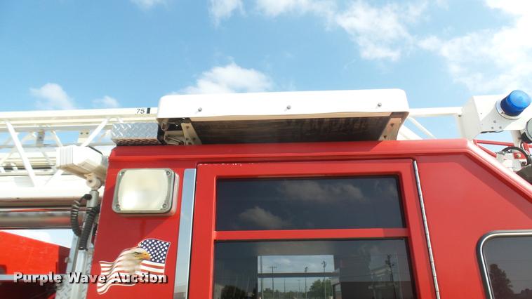 image for item L2271 2004 Pierce Quint ladder fire truck