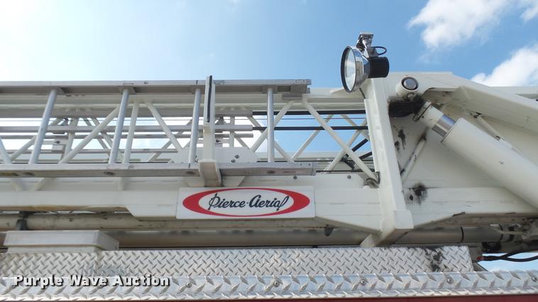 image for item L2271 2004 Pierce Quint ladder fire truck