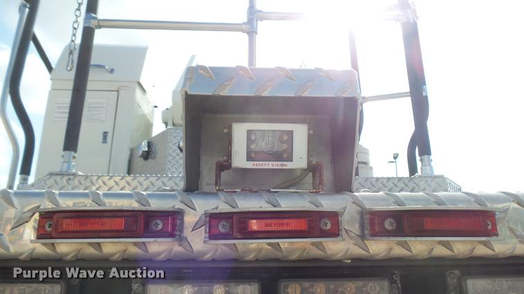 image for item L2271 2004 Pierce Quint ladder fire truck
