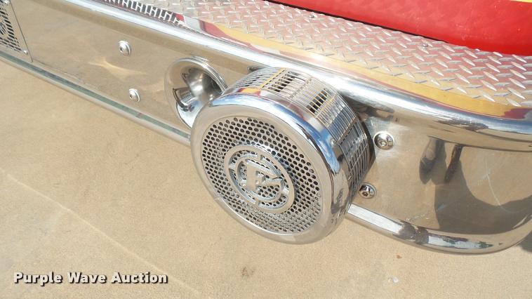 image for item L2271 2004 Pierce Quint ladder fire truck