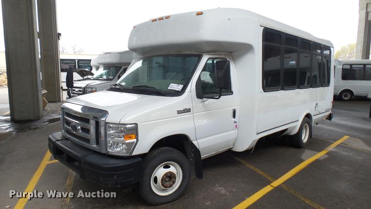 image for item L2396 2009 Ford E450 Super Duty shuttle bus